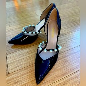 NWOT Chic Dream Pairs black patent leather pump with removable pearl detail